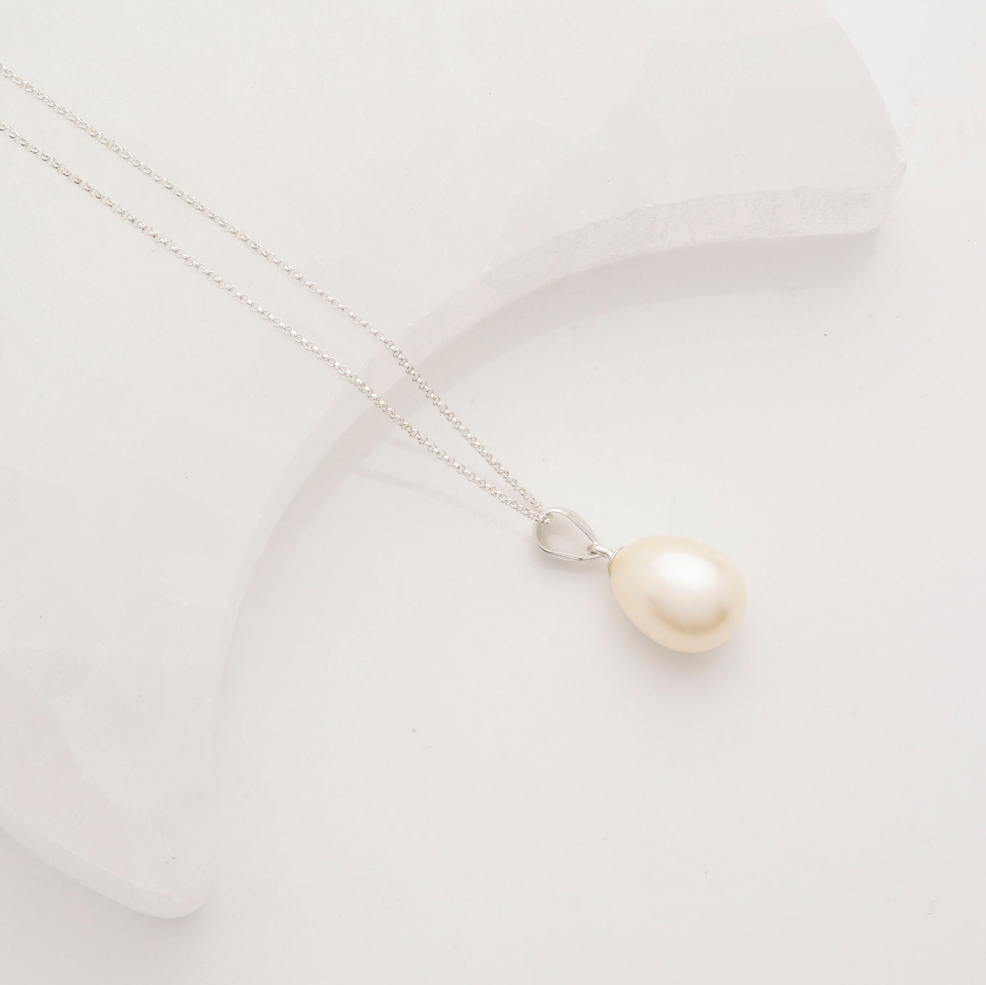 Ellen Pearl Drop Necklace